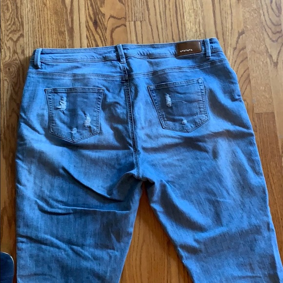 Dollhouse Distressed Jeans - Picture 5 of 5